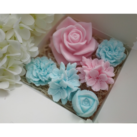 Box mydeł fiołek i róża Dzień Babci