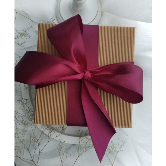 Świeca różana z płatkami